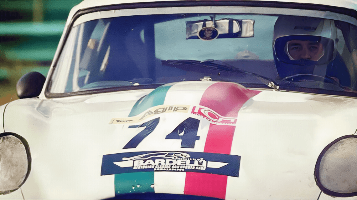 Gian Luca Bardelli in corsa sula sua Jaguar E